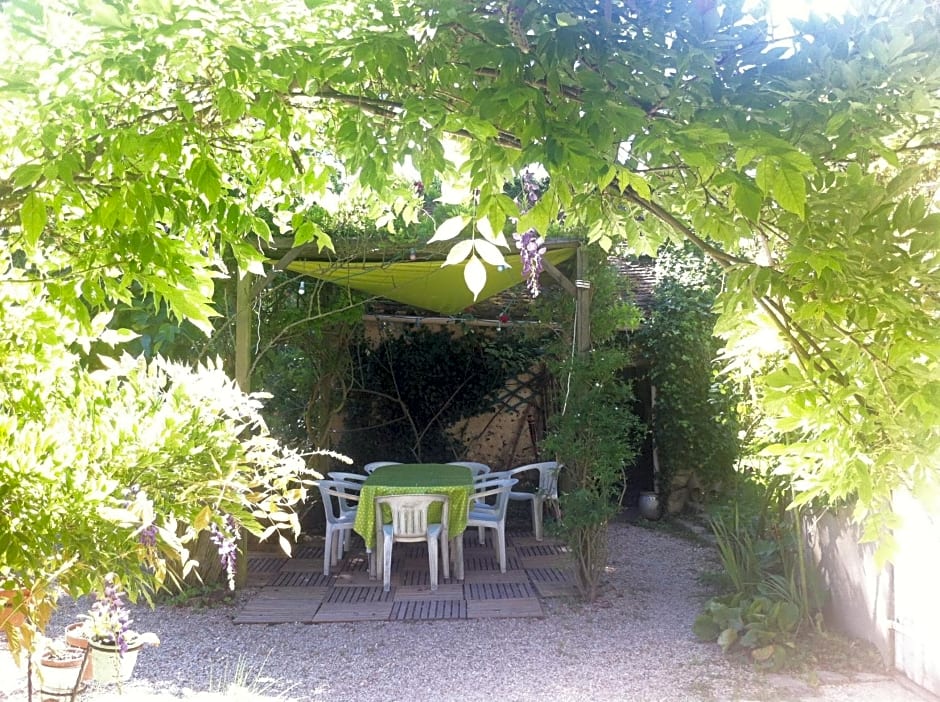 3 Roses – Villeneuve-sur-Yonne, NV