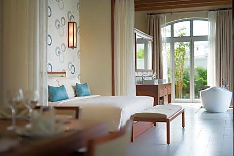 Pool Access - King bed