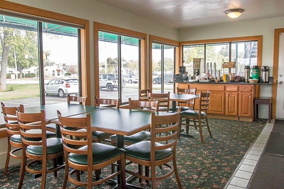 Rodeway Inn Grand Haven