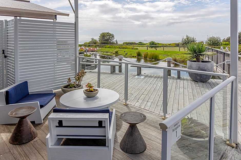 Caves Coastal Bar & Bungalows