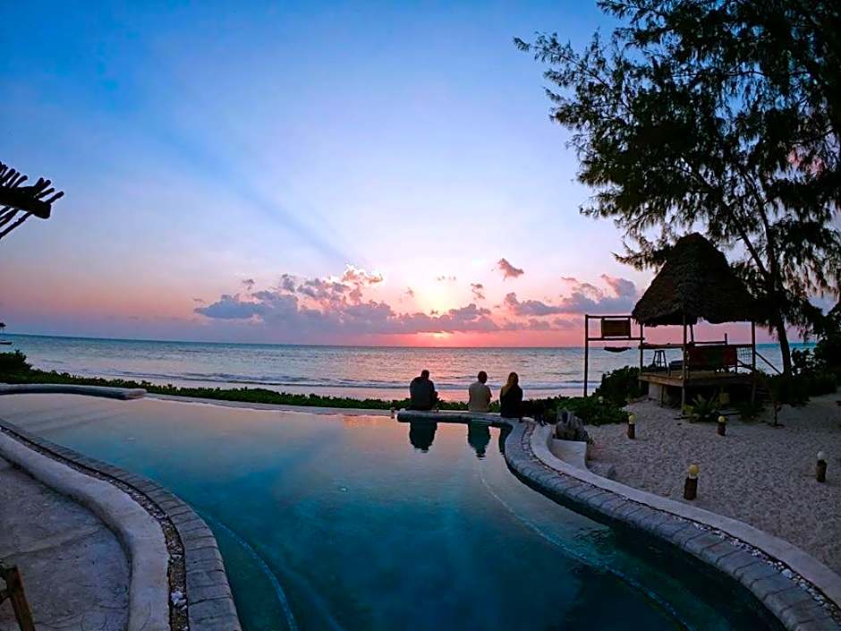 Driftwood Beach Lodge