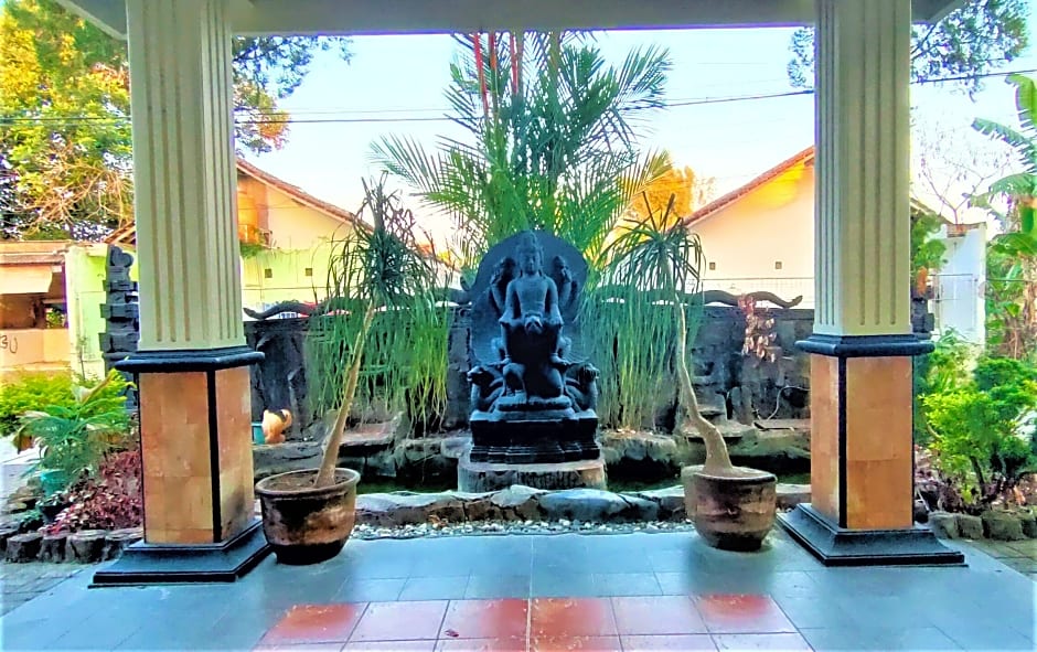 Hotel Savitri Country