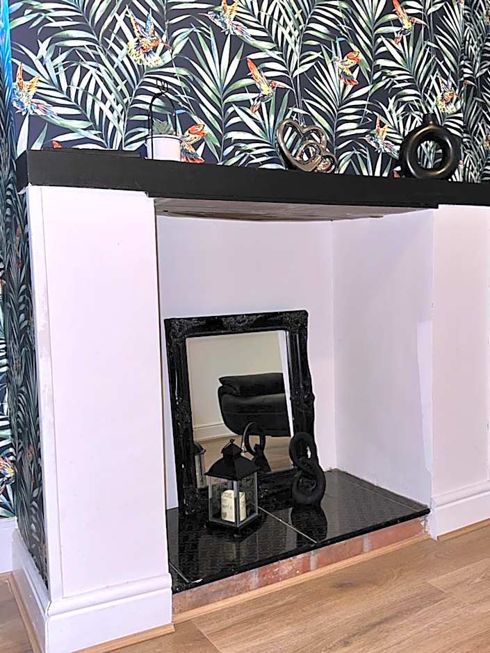 Lovely Town house Room 4