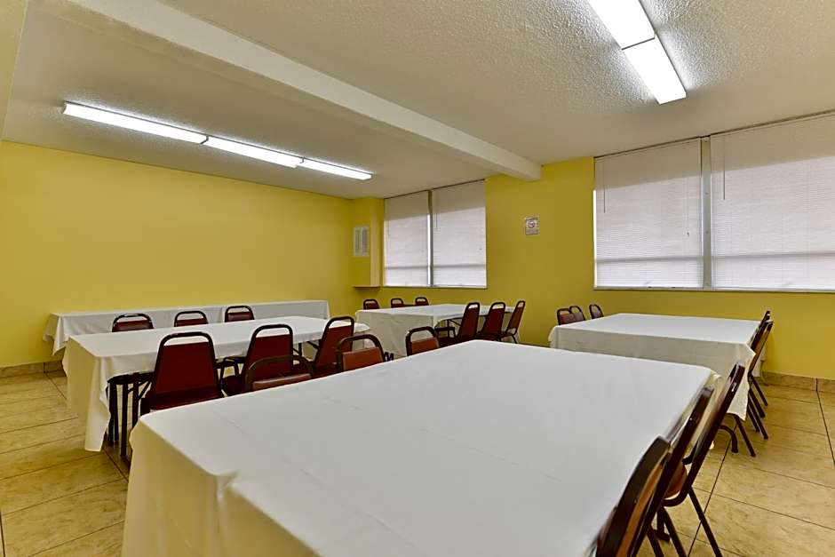 Travelodge by Wyndham Cleveland Airport