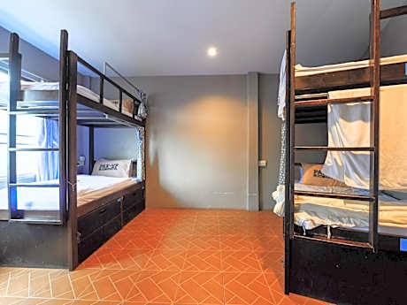 Bed in 4-Bed Mixed Dormitory Room