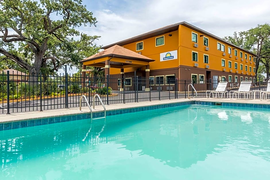 Days Inn by Wyndham Biloxi Beach