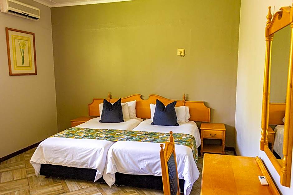 Hotel Numbi and Garden Suites