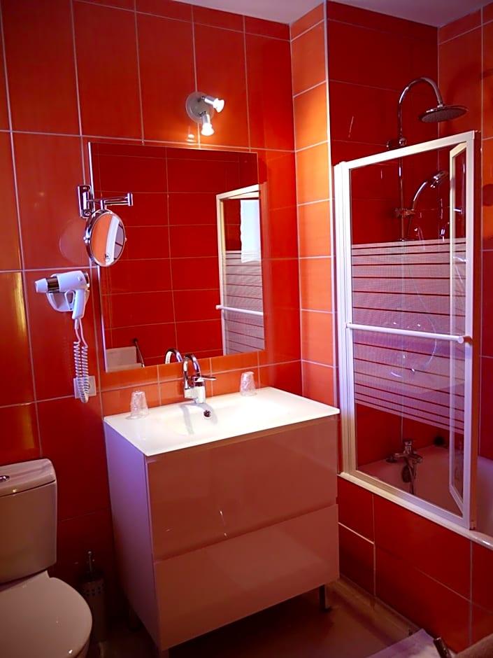 Logis Hotel Des Voyageurs Restaurant La Bonne Tabl'Hay