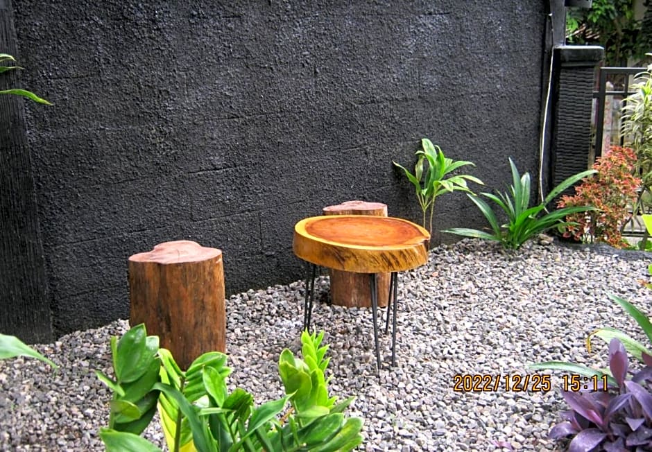 Aqilakost n Cafe Gadog Puncak