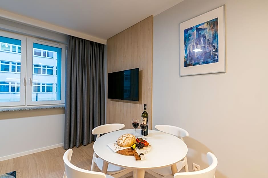 Q17 Apartments Rynek