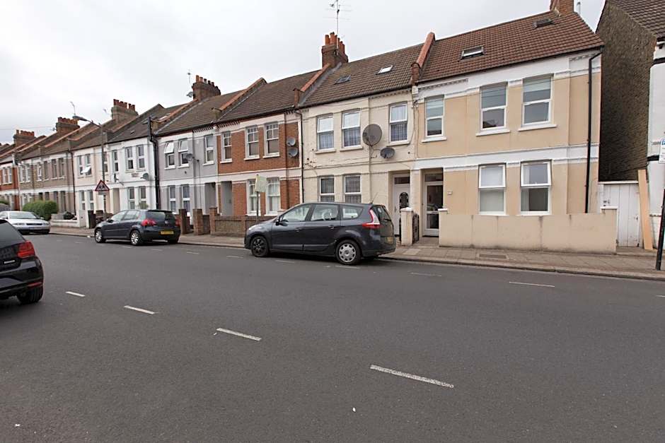 Tooting Broadway Studios & Rooms by PrimeCityHosts