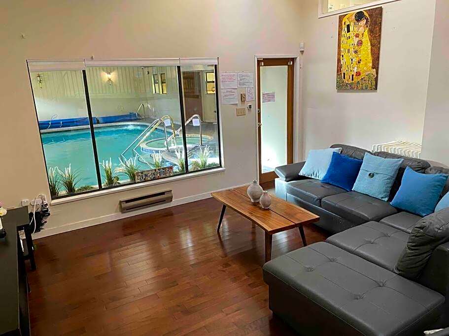 Westside Pool Home-8 min to Downtown, Yard Parking