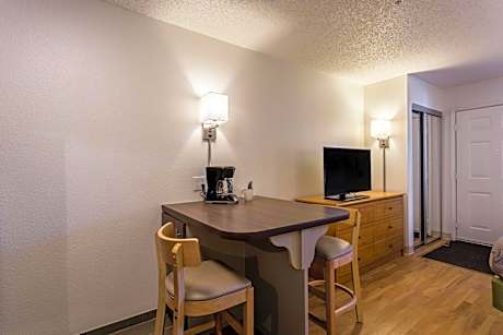 Queen Room - Disability Access - Non-Smoking