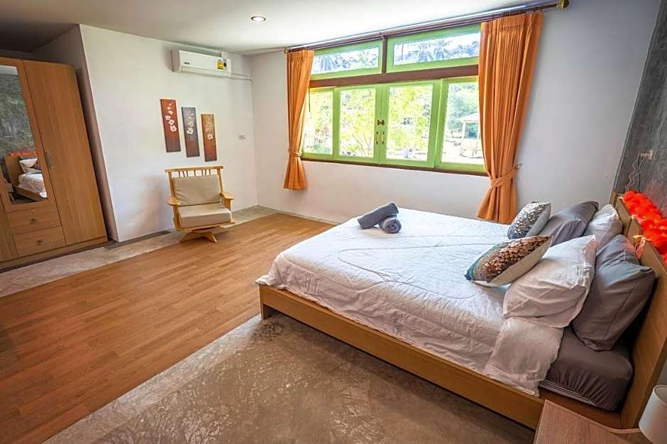 Tonmai Suites