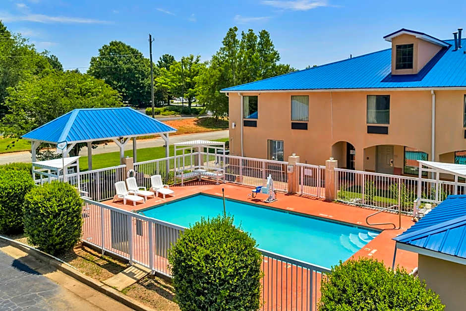 Gray Inn & Suites