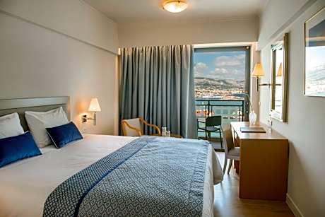 Deluxe Double or Twin Room with Harbor View