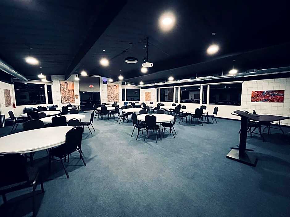 University Park Inn & Suites