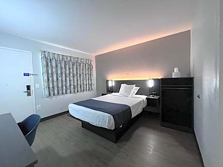 Double Room - Disability Access - Roll In Shower
