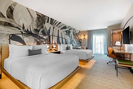 Deluxe Two Queen Beds - Non Smoking - With Balcony