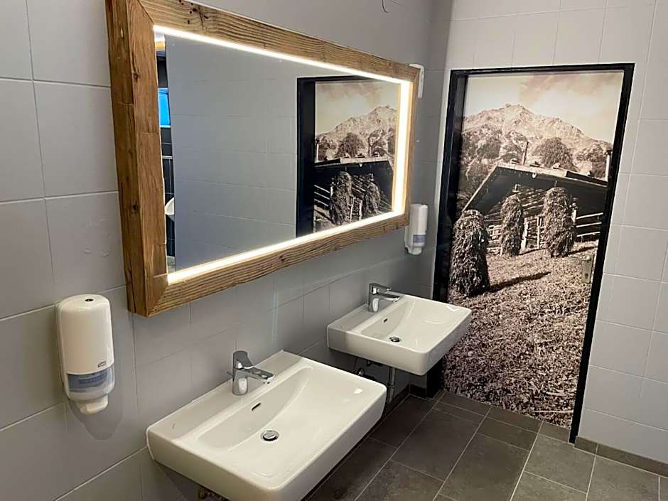 Camping & Ferienunterkünfte Steinplatte