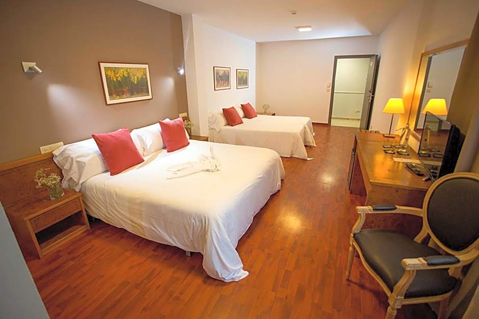 Photo 1 of 4 of Quadruple Room