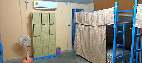 Single Bed in Mixed Dormitory Room