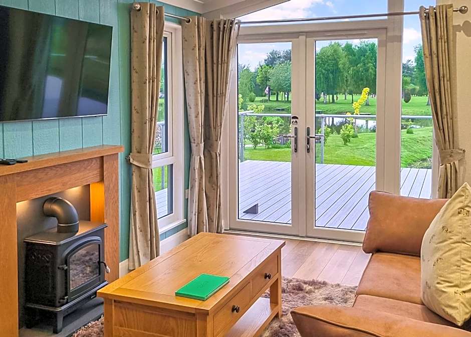 Lakeside Luxury Lodges