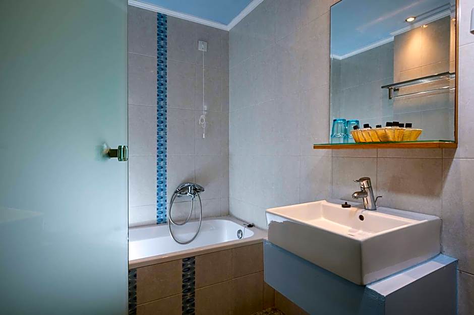 Kitro Beach Hotel - Adults Only