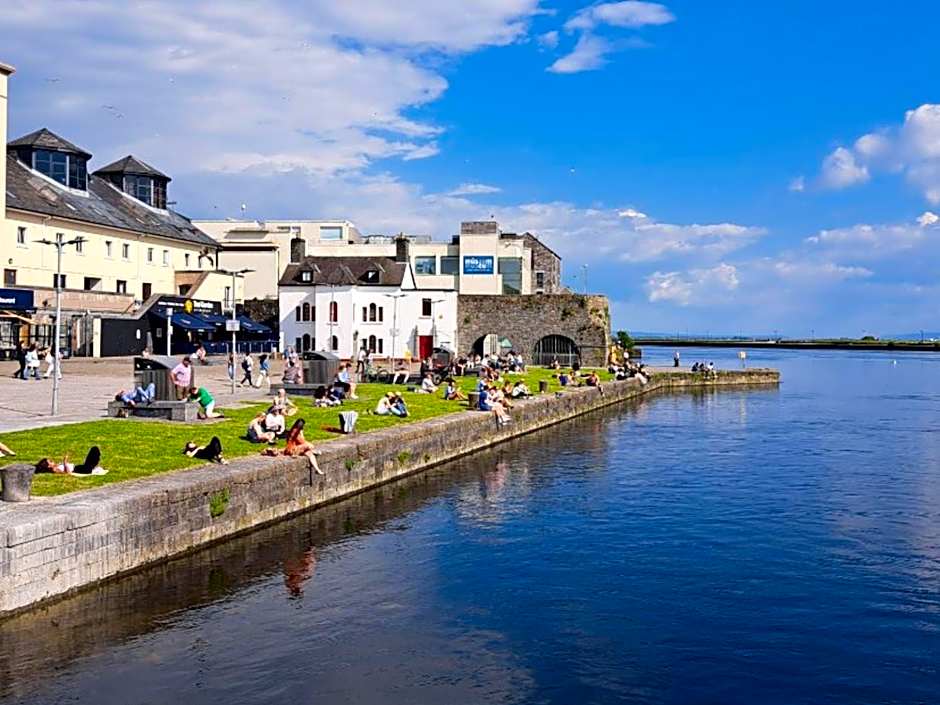 Eyre Square Hotel