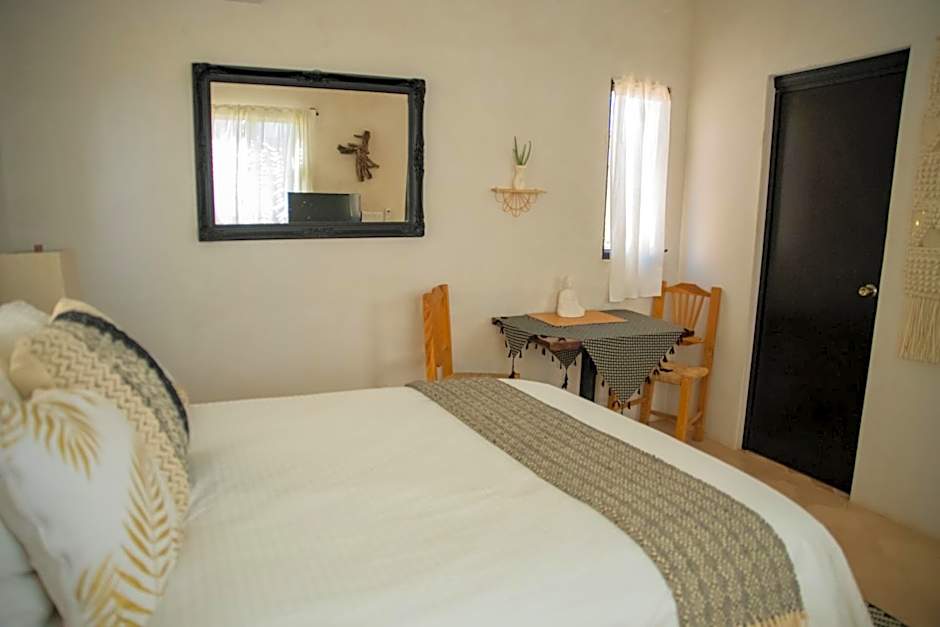 Pure Baja Private Suites-Upscale Property with Infinity Pool and Lush Gardens