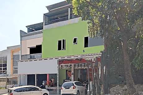 OYO Life 92877 Hotel Rainbow 7296