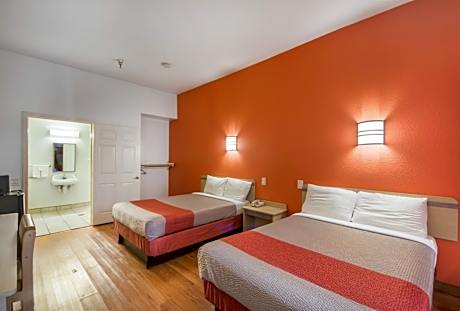 2 Full Bed Accessible