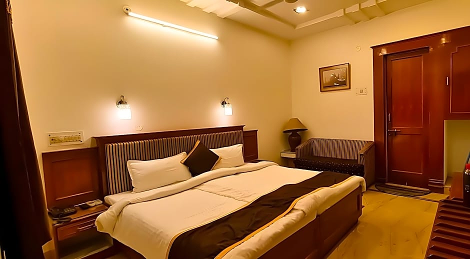 Hotel Kamal ( Nearest to Taj Mahal )