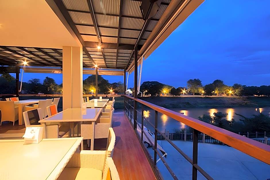 Dragon River Avenue Hotel