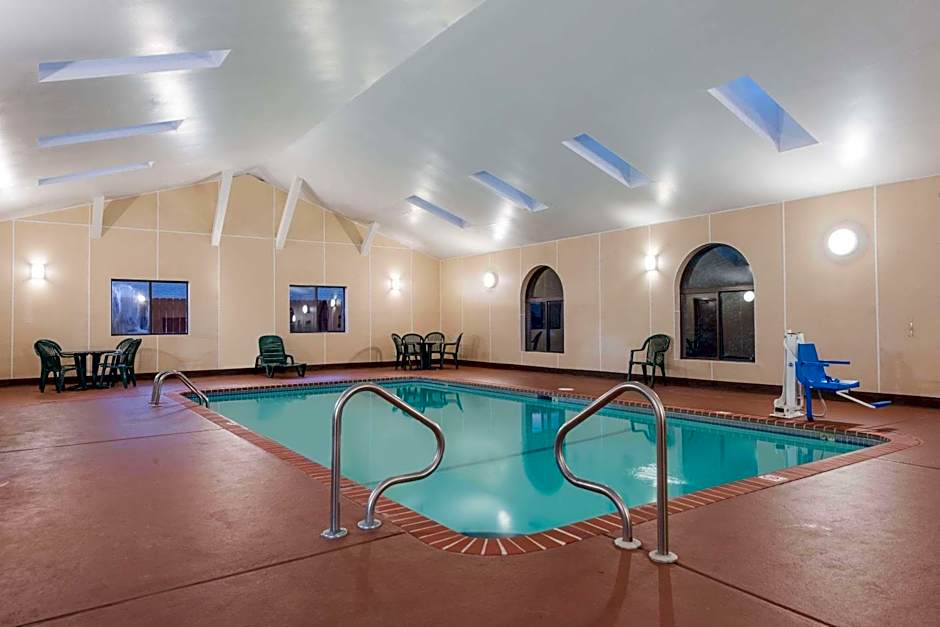 Super 8 by Wyndham St Charles