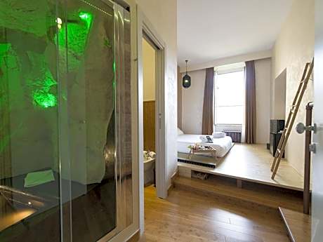 Superior Double Room with Grotto Shower