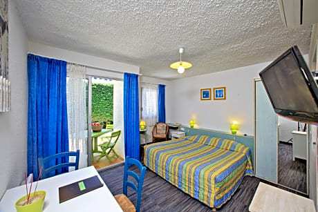 Studio with Kitchenette (2 Adults)
