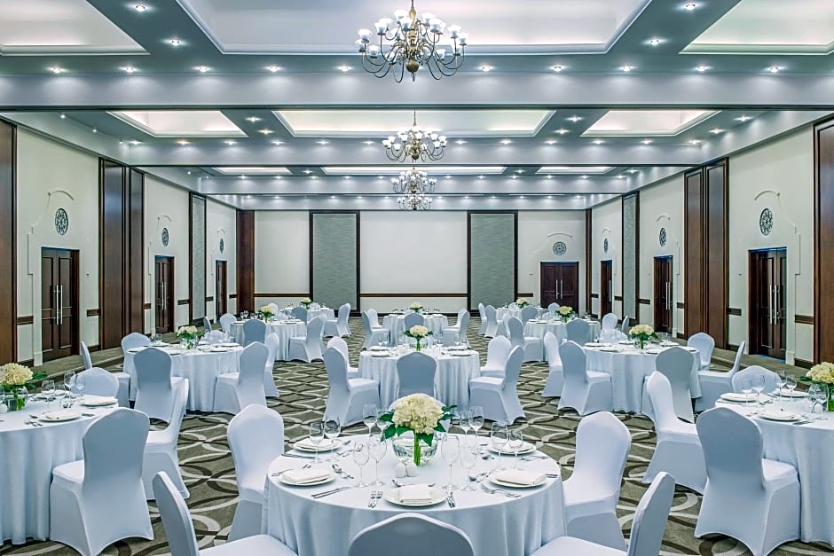 Millennium Lakeview Hotel