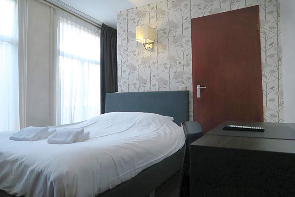 Hotel Carillon