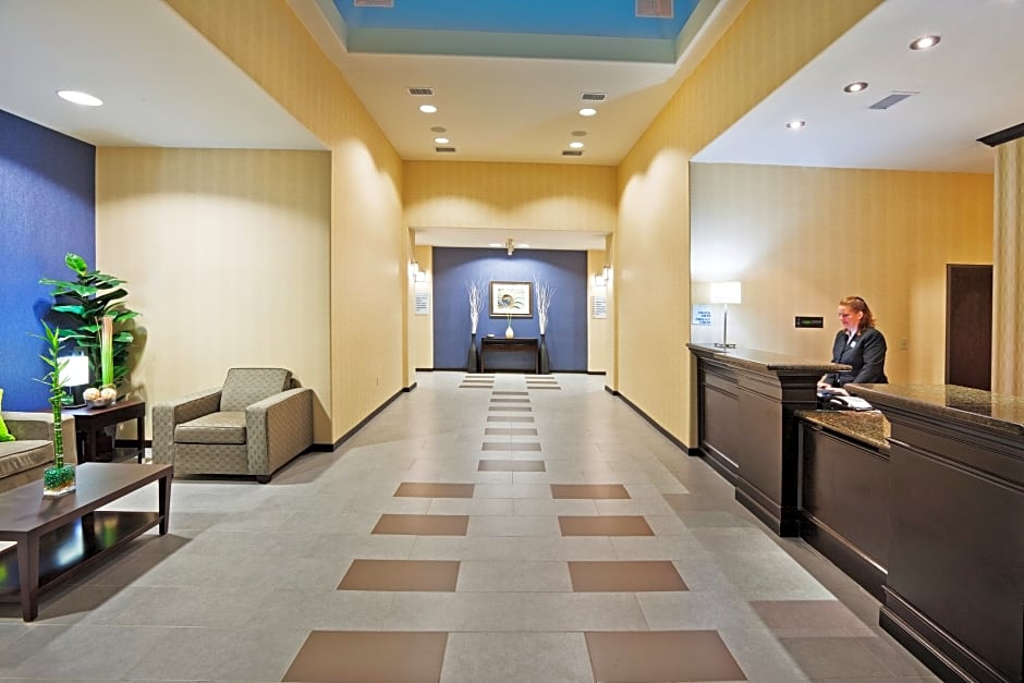 Holiday Inn Express Hotel and Suites Okmulgee By IHG