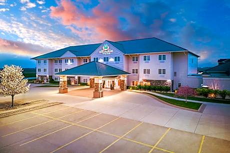 Green Mill Village Hotel & Suites, BW Signature Collection