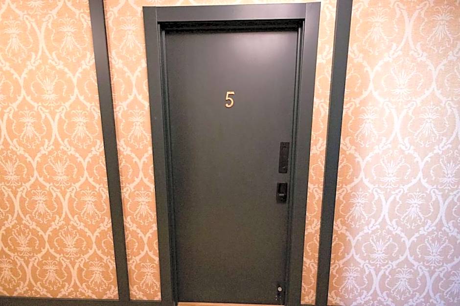 Speakeasy 2 Room Suite (Rm 5)