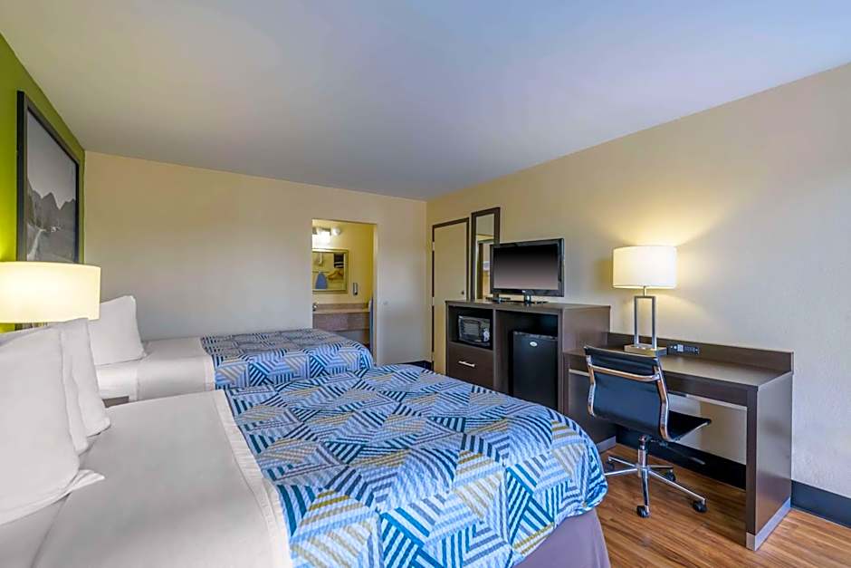 Motel 6 Forsyth, GA Tift College