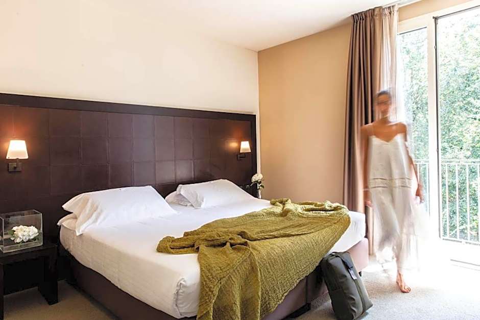 Sweet Hotel