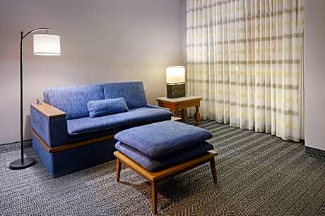One-Bedroom Queen Suite with Two Queen Beds, Bathtub and Sofa Bed - Mobility Access/Hearing Accessible