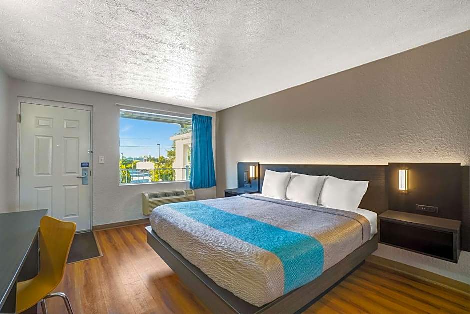 Motel 6-Lexington, KY - East I-75