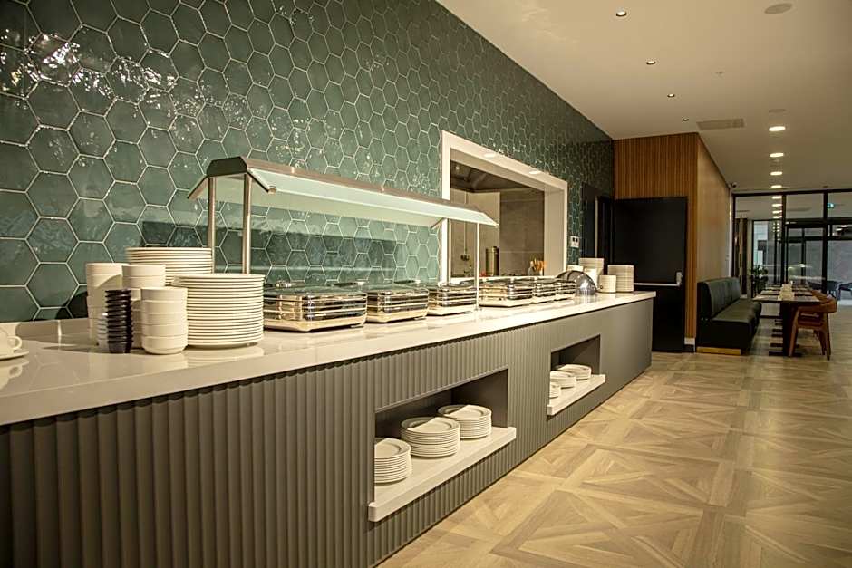 V Center Hotel