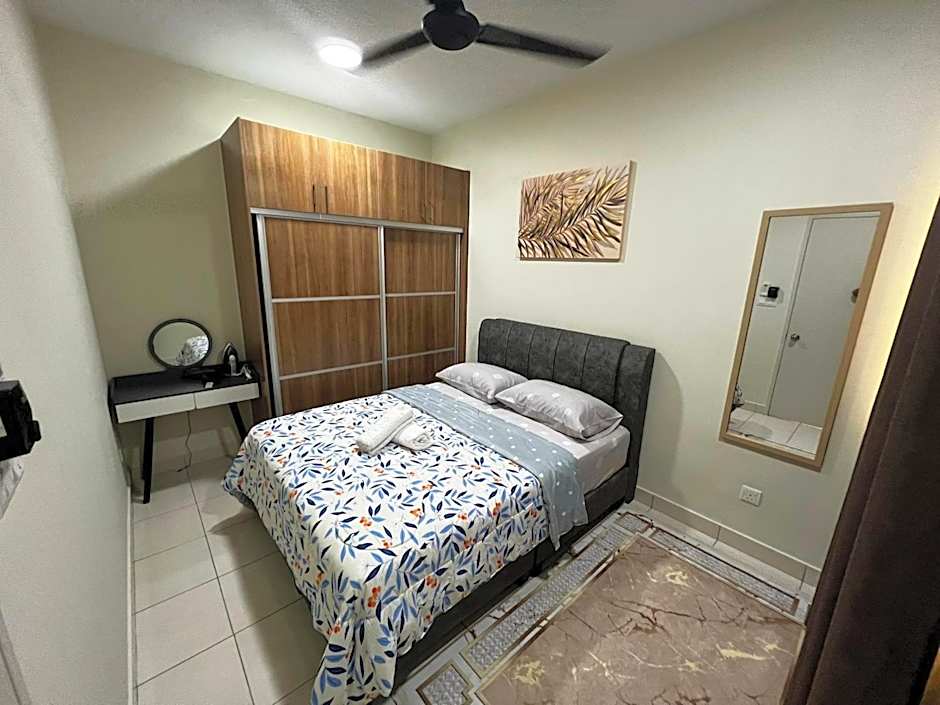 Casa D'Faiz Alanis near KLIA pool olympic size