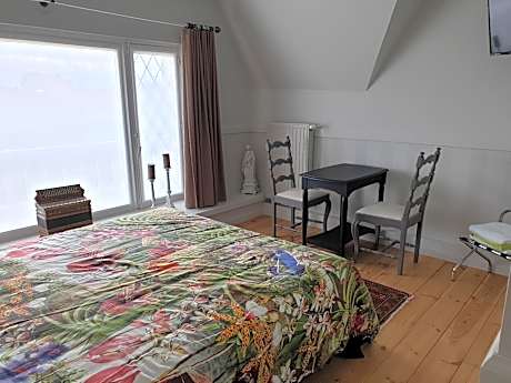 Deluxe Double Room with Shower