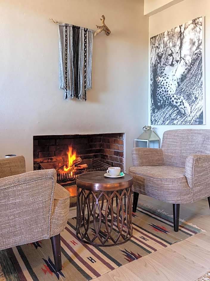 Inverdoorn Game Reserve Lodge